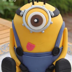 Minion cake